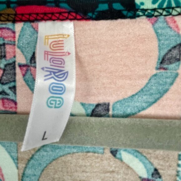 NWT LuLaRoe Classic T Geometric Print Women’s Large Short Sleeve Top Cherry Red - Picture 4 of 14